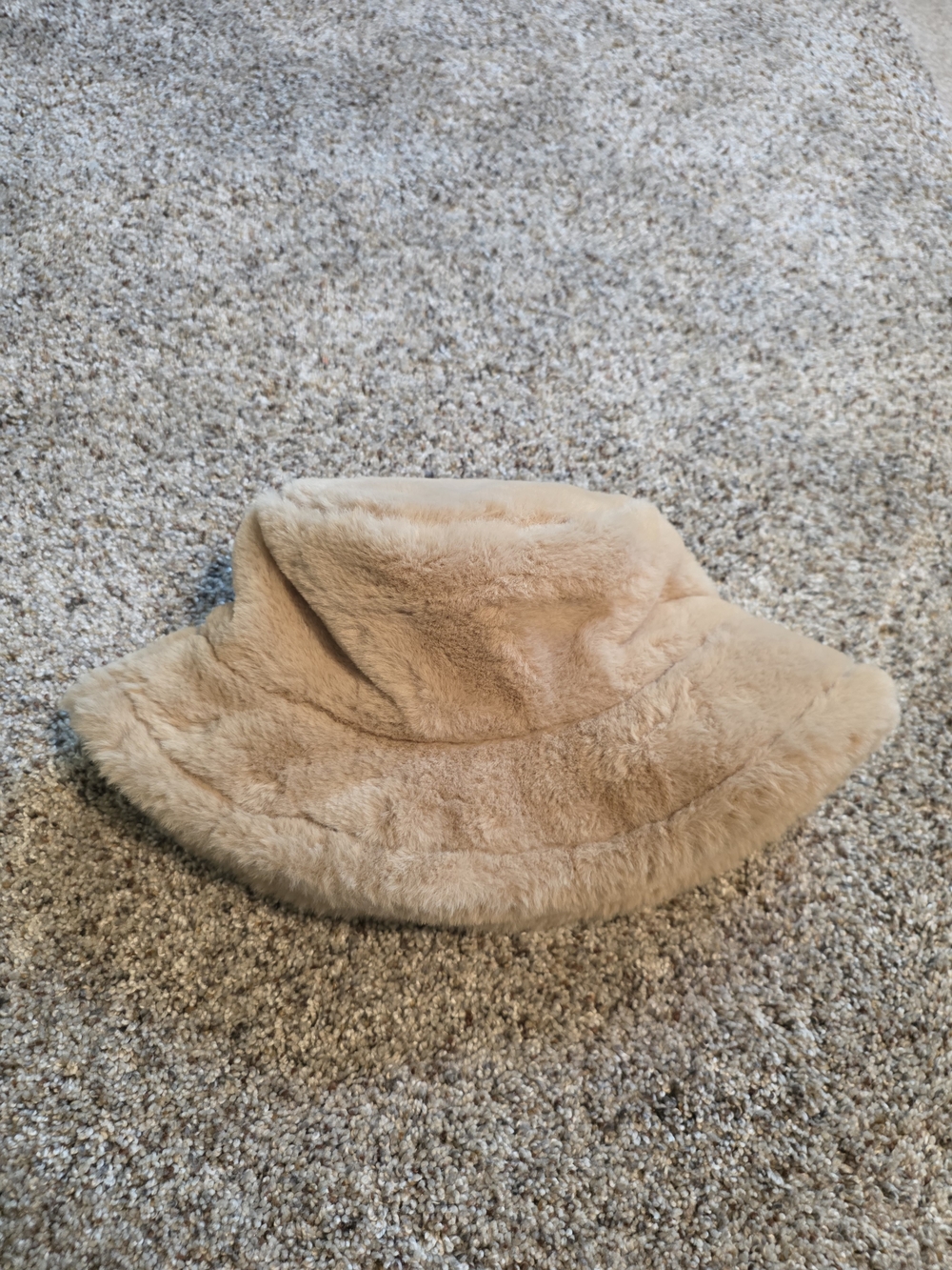 Plush Faux Fur Bucket Hat in Beige